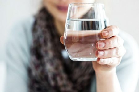 Zaskakujące korzyści zdrowotne płynące z picia wody