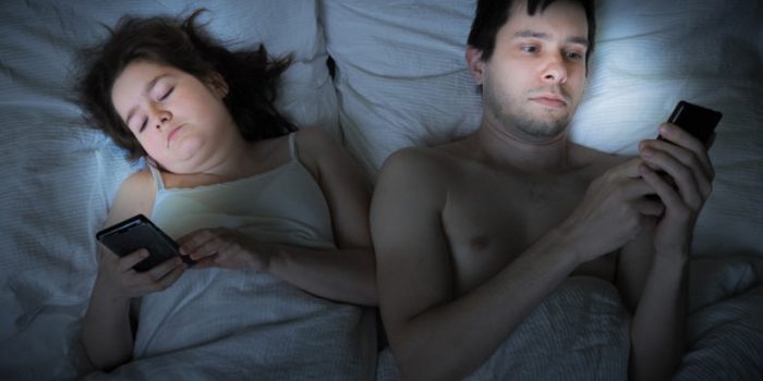 Jak telefony niszczą nasze życie towarzyskie!