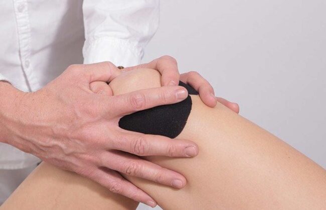 Ból kolan - przyczyny problemów ze stawem